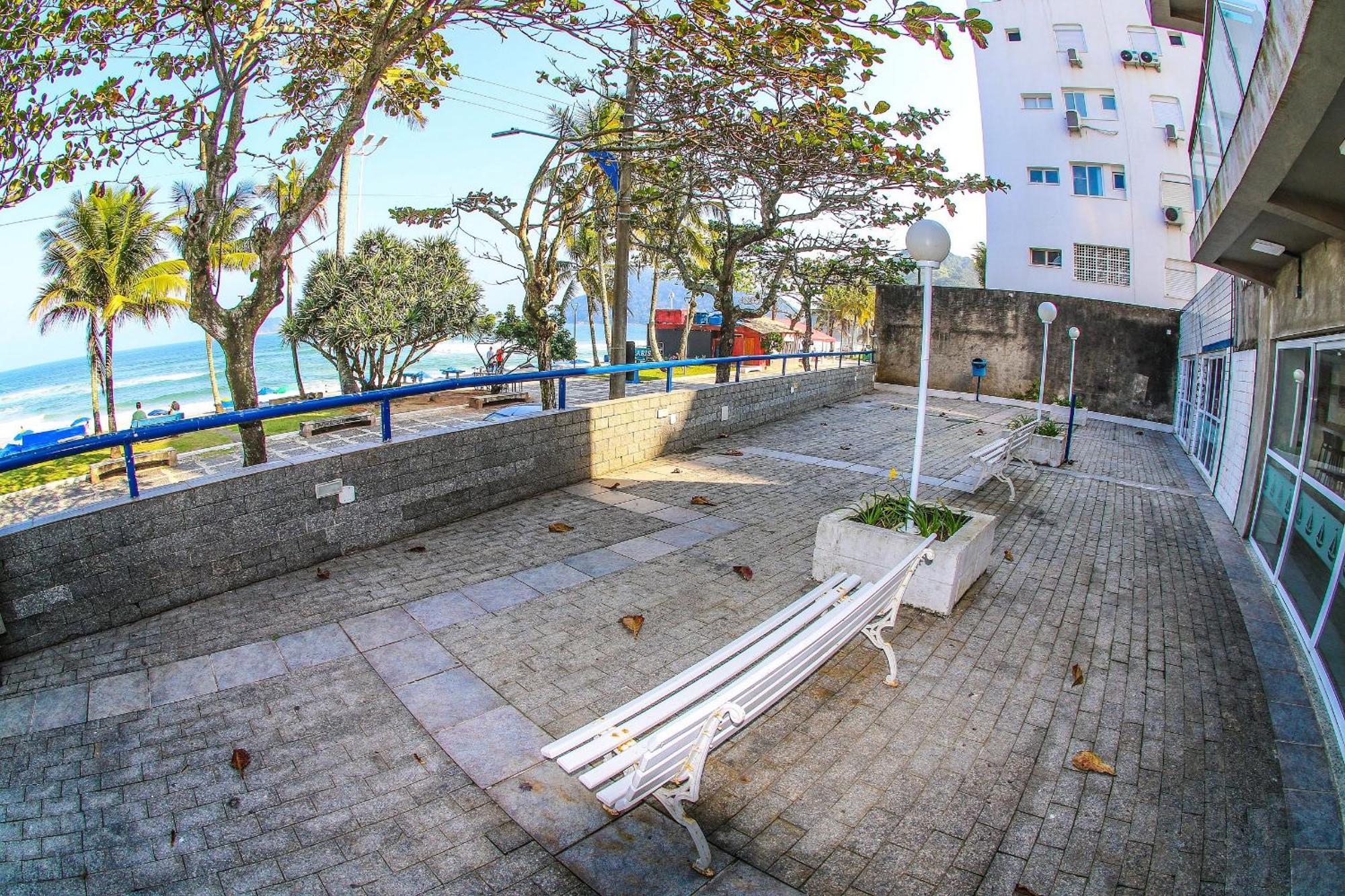 5E - Pé na areia do Guarujá - Praia do Tombo Exterior foto