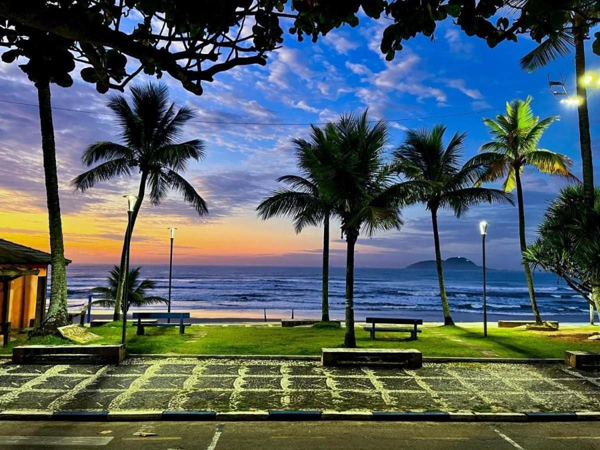 5E - Pé na areia do Guarujá - Praia do Tombo Exterior foto